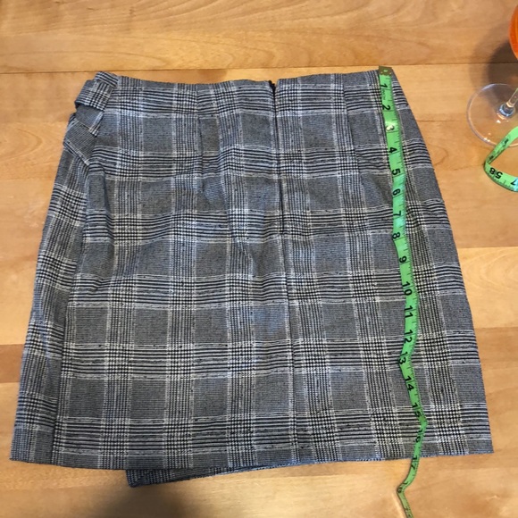 Cute plaid skirt - Picture 3 of 5